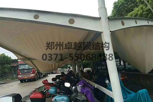 排水設(shè)計不合理導致積水的膜結(jié)構(gòu)車棚