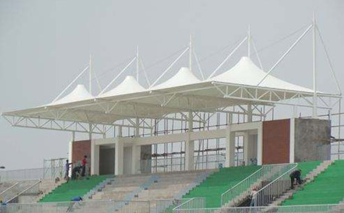 鄭州澍青醫(yī)學(xué)高等?？茖W(xué)校膜結(jié)構(gòu)看臺(tái)