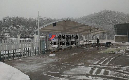 信陽羅山服務(wù)區(qū)<font color='red'>膜結(jié)構(gòu)車棚</font>/頂棚工程動(dòng)態(tài)