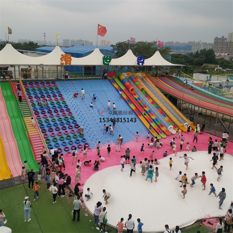 重慶滑世界橘紅色<font color='red'>張拉膜結(jié)構(gòu)</font>生產(chǎn)