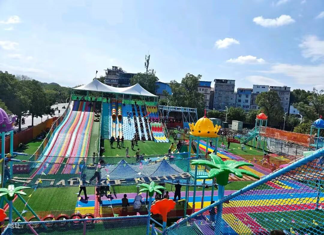 重慶彩虹滑道游樂設(shè)備紅色遮陽(yáng)棚結(jié)構(gòu)設(shè)計(jì)生產(chǎn)